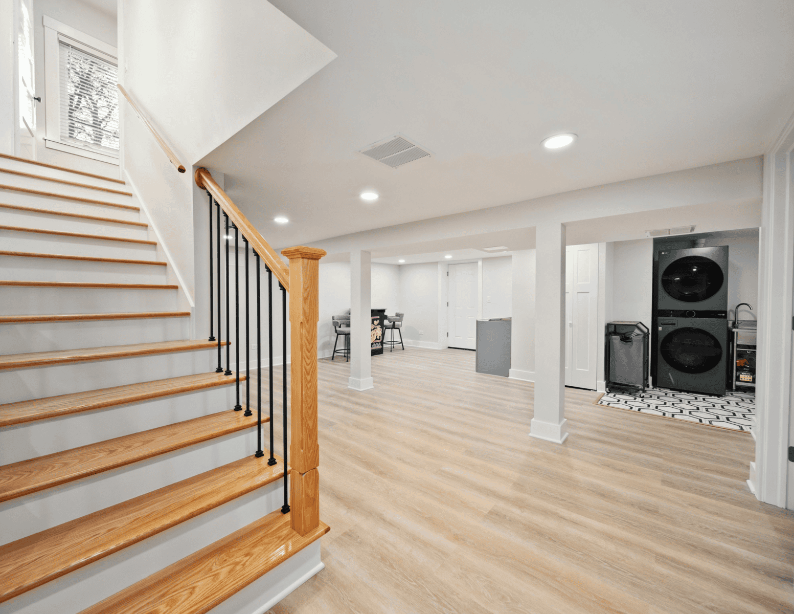 http://Bright%20finished%20space%20with%20wooden%20stairs%20and%20laundry%20area